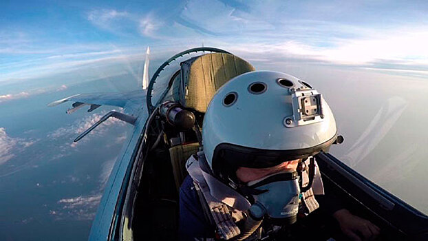 Погони на сверхзвуковых скоростях: Су-27 морской авиации РФ в небе над Балтикой показали, как оторваться от противника