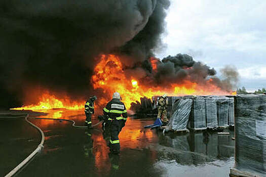 МЧС: в Подольске ликвидировали открытое горение на складе площадью 2250 кв. м