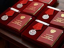 Денис Паслер вручил оренбуржцам государственные награды