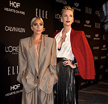 Гага пришла на премию Elle Women in Hollywood в oversize-костюме на голое тело, Лопес — с бантом, а Найтли в романтичном образе