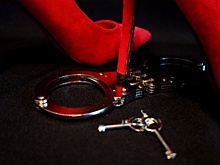 На Урале двое членов банды сутенеров сбежали от приговора суда