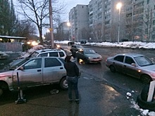 Из-за залитой водой ямы на Огородной пять машин за два часа пробили колеса