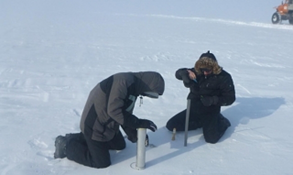 Тюменские геокриологи исследовали снежный покров и озера-воронки на Ямале