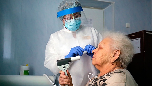 Попова призвала обращаться ко врачу при любых симптомах COVID-19