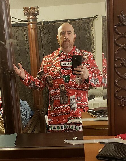 «Жена сказала, что я должен одеться для профессиональной рождественской фотосессии. Я же справился, да?»  