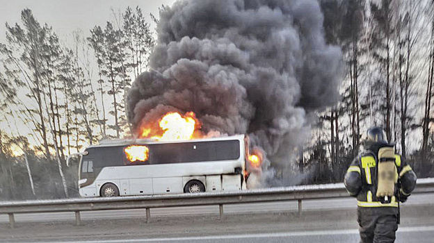 На трассе Тюмень — Екатеринбург сгорел пассажирский автобус