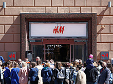 Знаменитости начали отказываться от работы с H&M из-за расистской рекламы