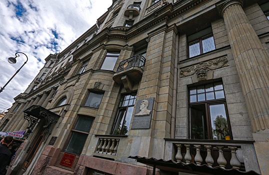 В Петербурге суд обязал покупателя залоговой квартиры вернуть ее банку. Но банк обанкротился