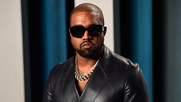 Канье Уэст выпустил футболку с обращением к компании Адидас