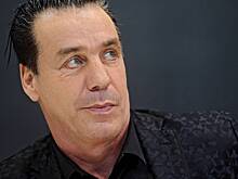 Названа причина визита силовиков к лидеру Rammstein