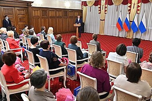 Михаил Дегтярев провел торжественный прием женщин накануне 8 марта