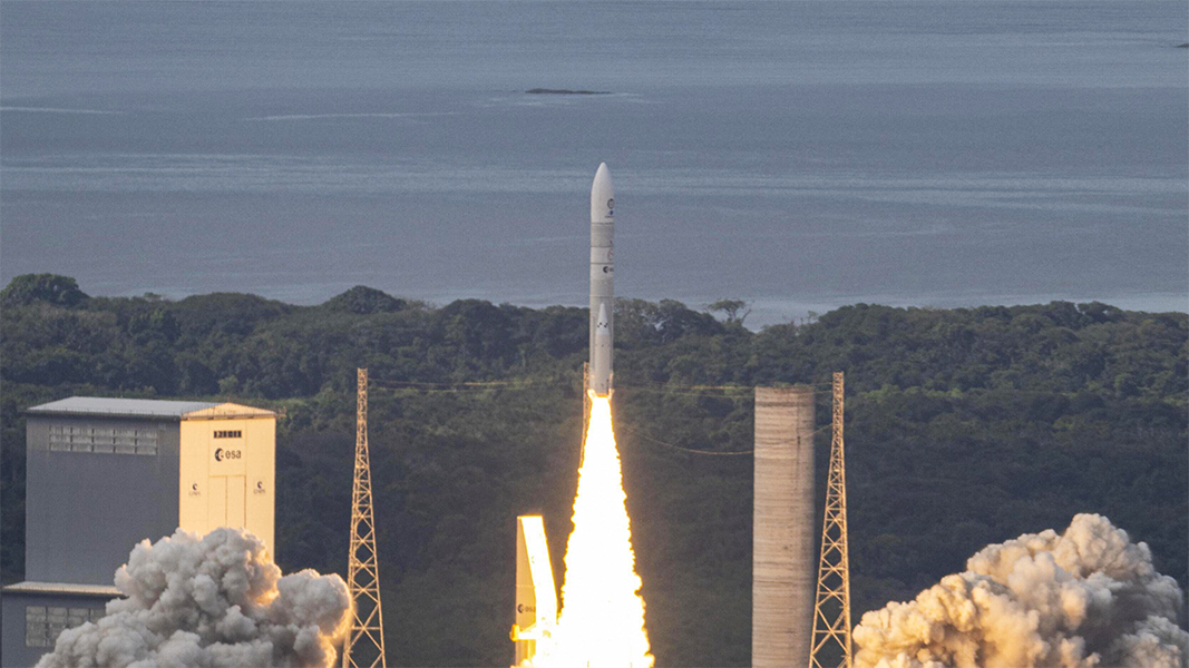 В России оценили решение властей Франции включиться в гонку вооружений в космосе