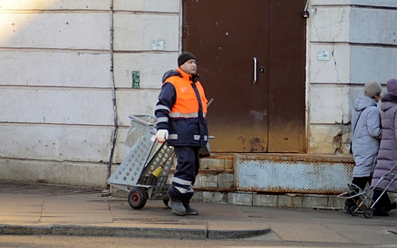 Количество вакансий в сфере ЖКХ в Петербурге взлетело почти на треть за год