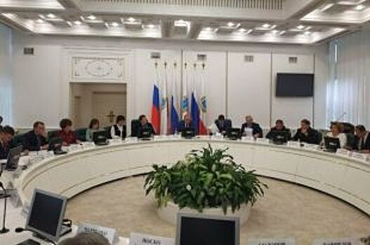 Чиновники удали журналистов с "горячего" заседания по зарплатным долгам