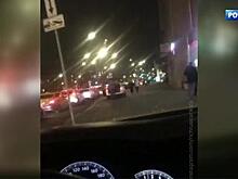 Спешивший в клуб автохам прокатился по тротуару. Видео