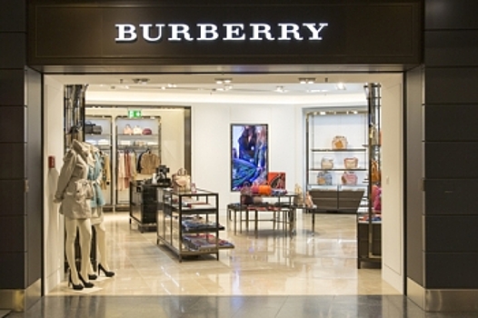 Продажи Burberry выросли на 4% благодаря слабому фунту
