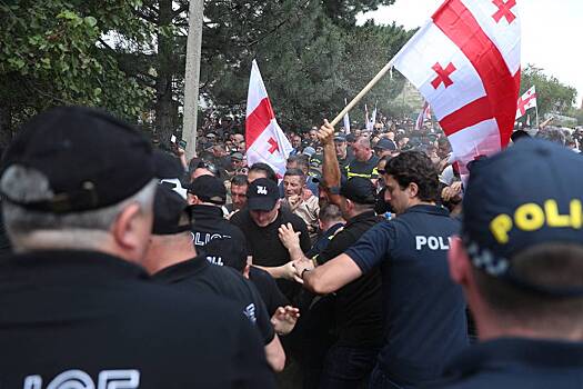 Власти Грузии заявили о фальши в акции протеста против круизного лайнера
