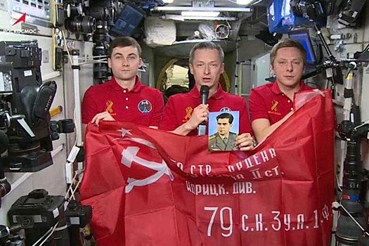 Космонавты Рыжиков, Зубрицкий и Песков с борта МКС поздравили всех с Днем Победы