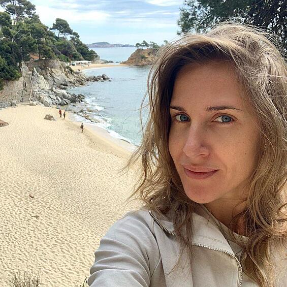 Певица Юлия Ковальчук с семьей отдыхает на побережье Испании.