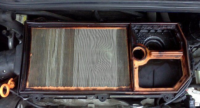 Почему масло попадает в воздушный фильтр?