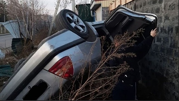 Автомобиль перевернулся на крышу в Кузбассе