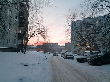 Новосибирск сковали десятибальные пробки из-за мощного снегопада
