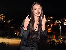 Щербакова показала фотографии в обтягивающем платье из отпуска