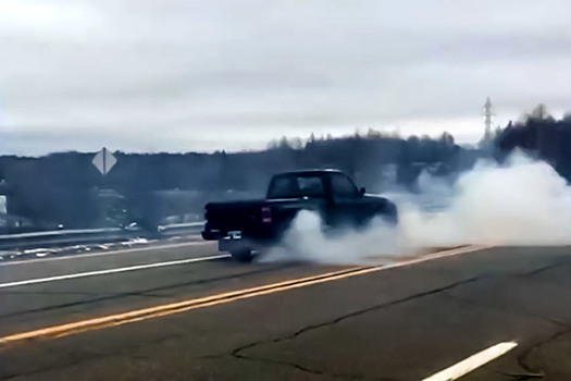 Что будет, если на полном ходу включить заднюю передачу? (видео)