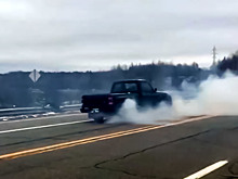 Что будет, если на полном ходу включить заднюю передачу? (видео)