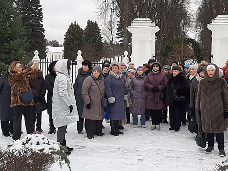 Ветераны из района Куркино посетили усадьбу-музей Середниково