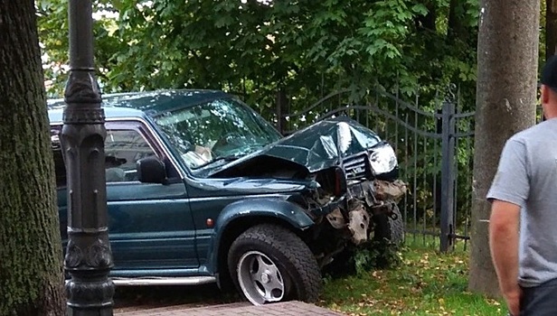 Странное поведение женщины-водителя привело к массовому ДТП в Калининграде. Видео