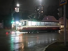 Пассажирка иномарки получила ранения после столкновения с трамваем на Ильинке