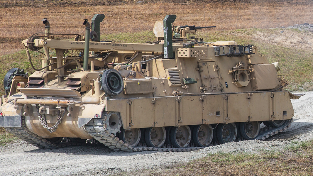 Появилось видео уничтожения 63-тонного танкового тягача М88А2 Hercules