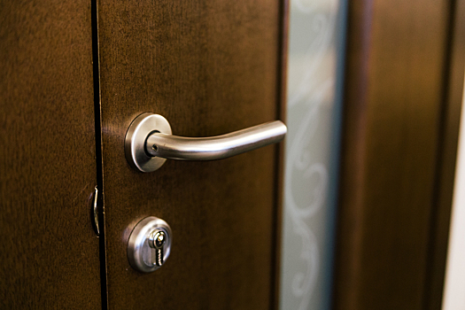 Пенсионерка неделю просидела запертой в квартире в одном из регионов России