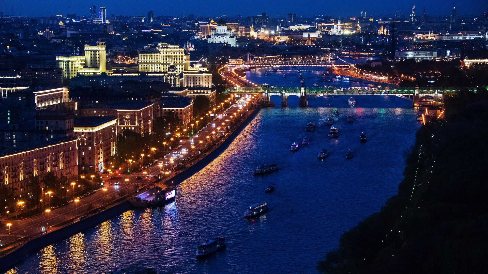 Ночь на вторник в Москве стала рекордно теплой для 7 ноября