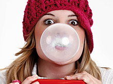 Иногда лучше жевать: эксперт рассказал о пользе жвачки для зубов