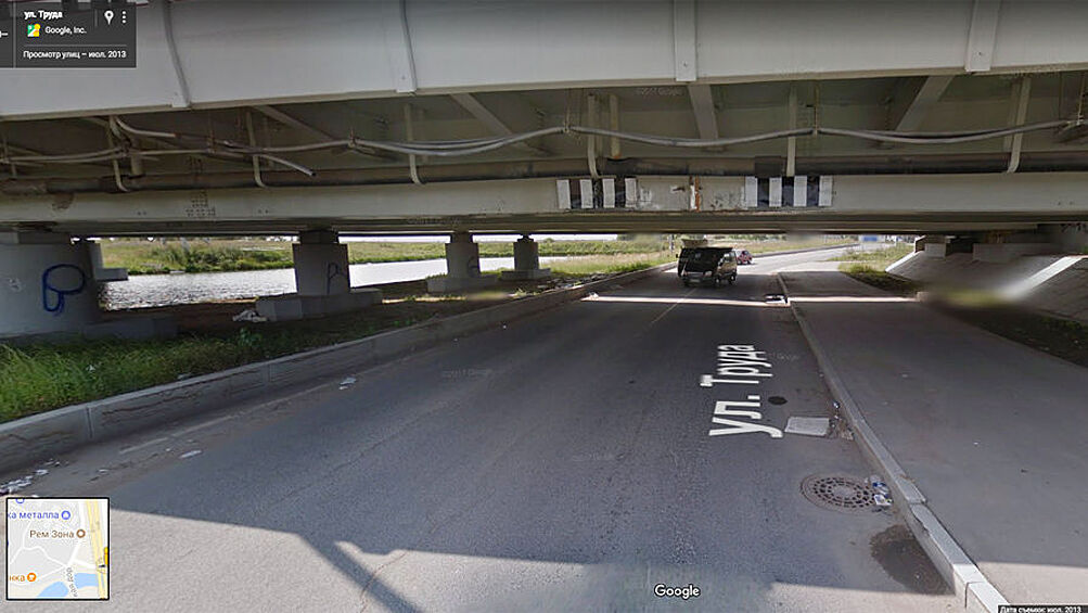 На снимке Google Maps видны «Газели», которые все-таки проезжают под мостом на Ленсоветской дороге