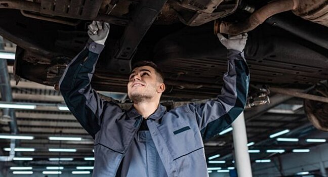 Почему, забирая автомобиль из автосервиса, его надо обязательно осматривать снизу?