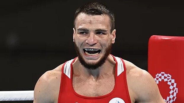 Призер Олимпиады боксер Хатаев вышел в четвертьфинал чемпионата мира