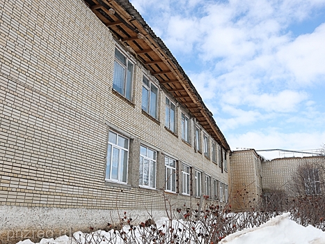 Мельниченко поручил в кратчайшие сроки отремонтировать обрушившуюся крышу школы в Новом Демкино