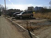 Битва за парковку: кому можно отгораживать место под машину во дворе