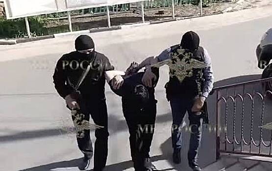 МВД показало видео с задержанным по подозрению в убийстве байкера в Москве