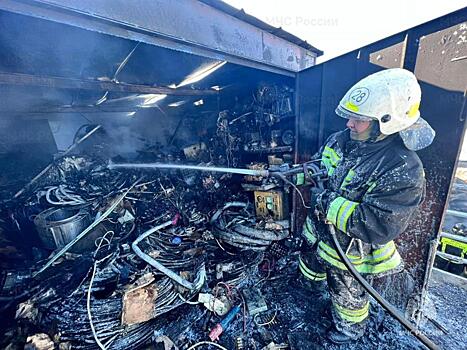 Огнеборцы ликвидировали возгорание около частного дома во Владивостоке