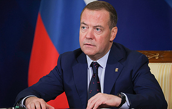 Медведев: в прошлом году объем поставок техники и вооружений в армию выполнен