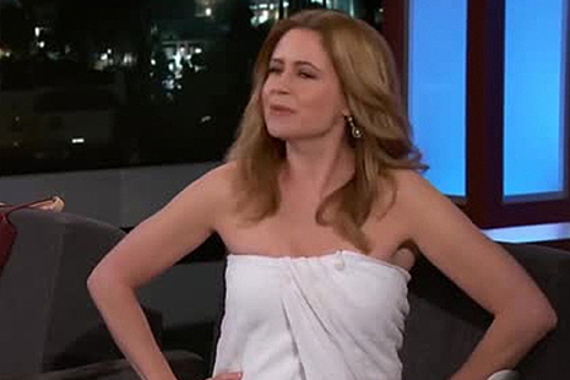 Звезда «Офиса» дала интервью в полотенце из-за проблемы с платьем