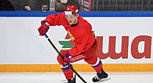 Форвард сборной России Светлаков покинул лед после атаки в голову