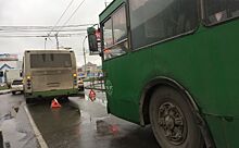 ДТП с автобусом парализовало движение на проспекте Маркса