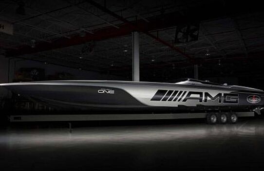 Mercedes в содружестве с Cigarette Racing построили мощный суперкатер в честь гиперкара Project One