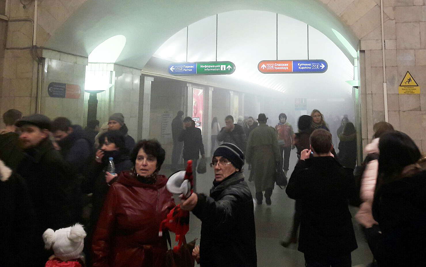 В метро Петербурга прогремели два взрыва