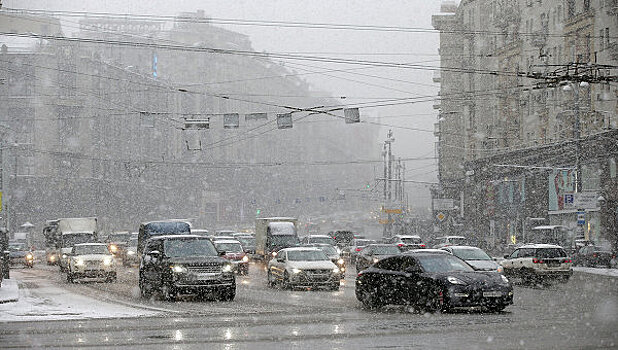 Власти Москвы призвали водителей пересесть на общественный транспорт